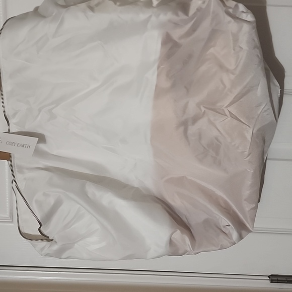 Cozy EARTHNWTCozy Earth Oversized Duffle Bag - With Side Pockets - Picture 6 of 8